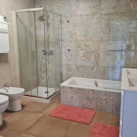 Apartment Avec Terrasse, Piscine Et Garage A 400m