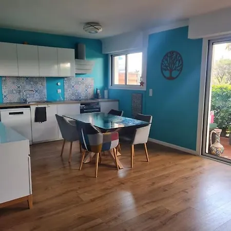 Avec Terrasse, Piscine Et Garage A 400m Apartment