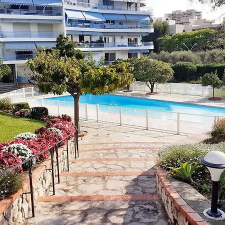 Avec Terrasse, Piscine Et Garage A 400m Апартаменты