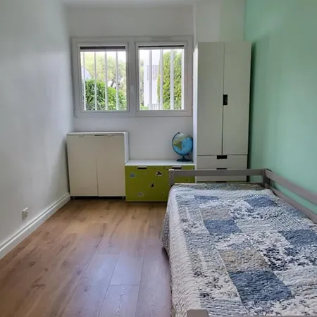 Appartamento Avec Terrasse, Piscine Et Garage A 400m